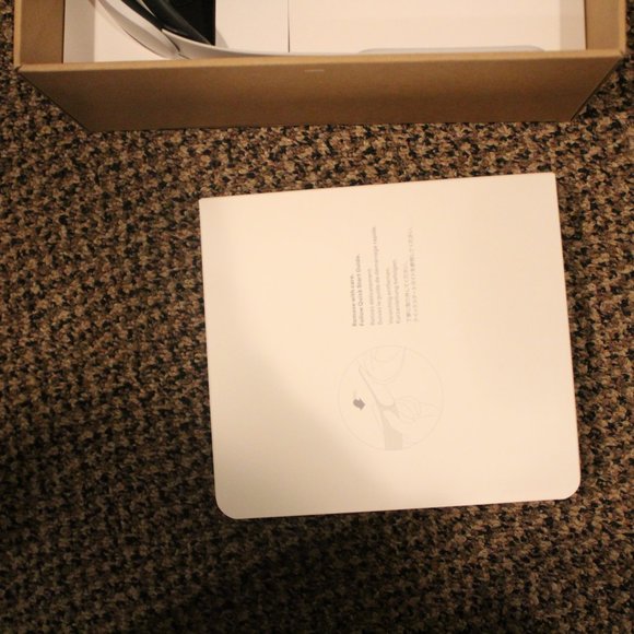 Oculus Meta Quest 2 White 128 Gb All in One Virtual Reality Headset - Picture 4 of 11